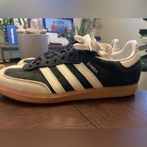Adidas Samba OG   Black core and Winter white  w/ Gum sole.  Women's size 8